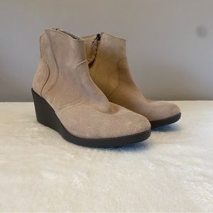 Crocs Leigh Tan Suede Wedge Bootie -10